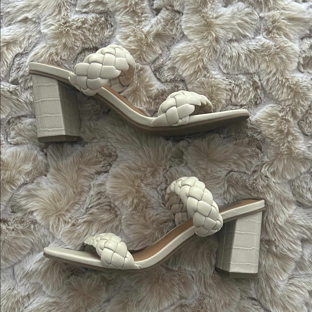 Dolce Vita Woven Cream Block Heel Mules Never Worn